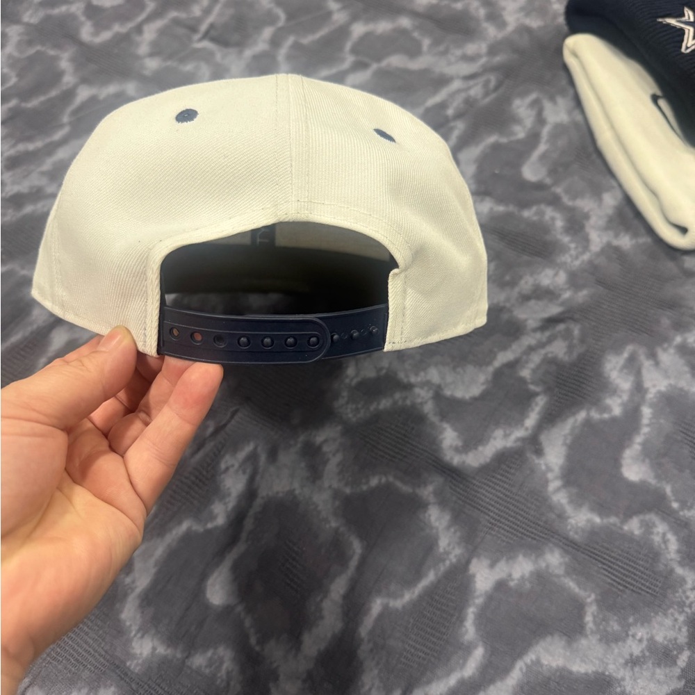 New Era Black and White Snapback Hat - Picture 2 of 4